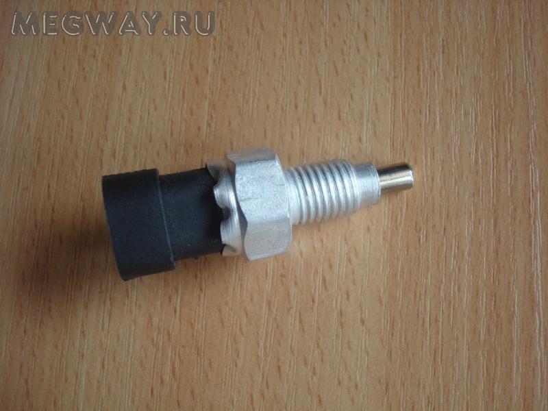 Датчик включения заднего хода 24 вольта. Датчик включения заднего хода 2115. Датчик включения задних фонарей. Датчик включения заднего хода 1118. Датчик включения заднего хода для mitsubishi colt (z3).